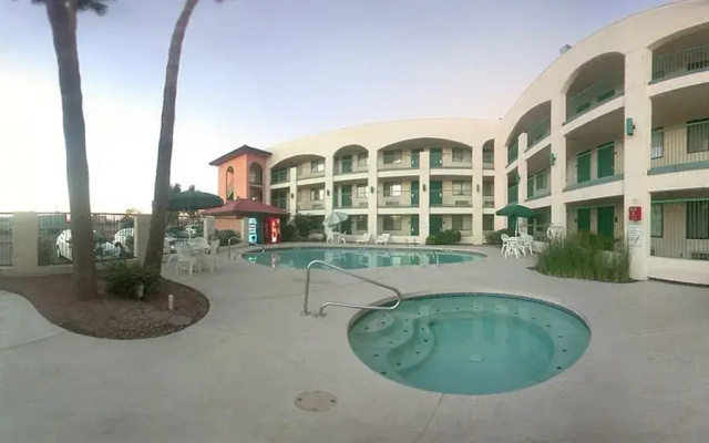 Quality Inn & Suites