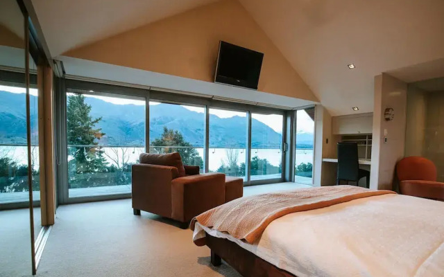 Lakeside Rd - Lake Views - Sleeps 10