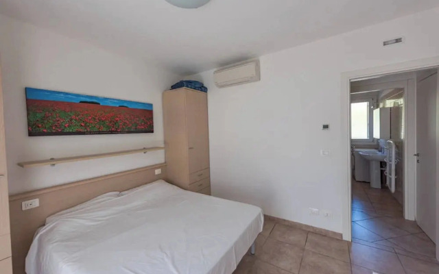 Homely Flat With Private Garden and Common Pool