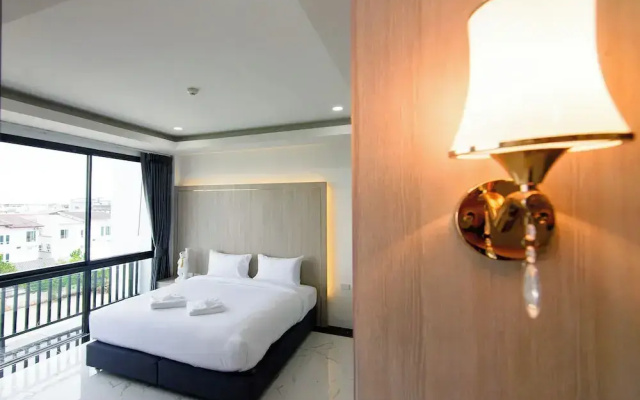 Bear & Bird Hotel