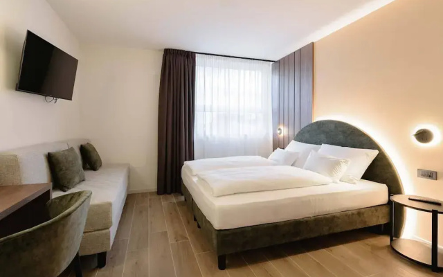 NAOMI Rooms