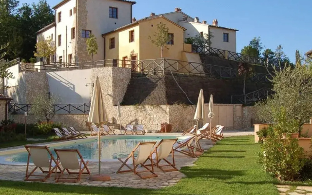 Apartment In Romantic Tuscan Village