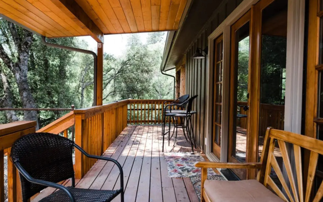 Sierra Lakes Retreat