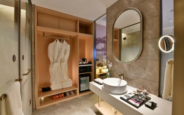 Mercure Yibin Port