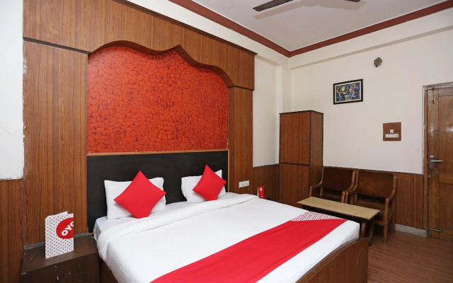 OYO 19184 Hotel Dolphin