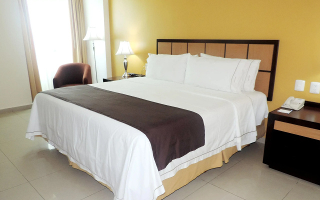 Holiday Inn Express Paraiso Dos Bocas by IHG