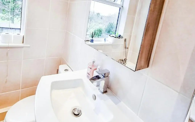 3-bed House in London Garden & Free Parking