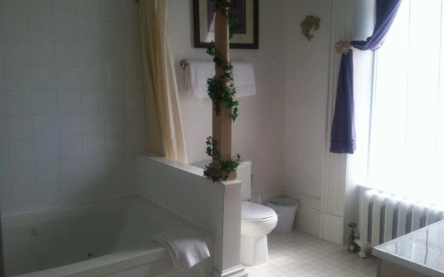 Inn by the Rose Garden
