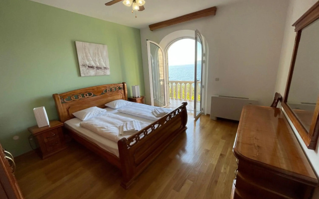 Miolin Beach House