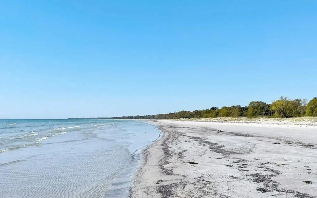 Peaceful Beachside Cottage in Skane