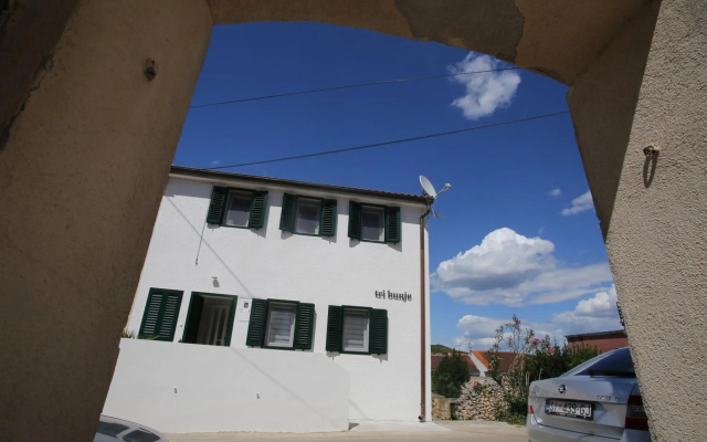 Apartmani Tri bunje