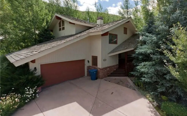 2422 Queen Esther Drive 5 Bedroom Home