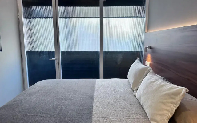 Edmond Vibes Almagro Suites