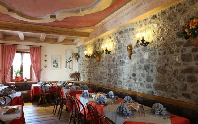 Albergo Centrale Forni