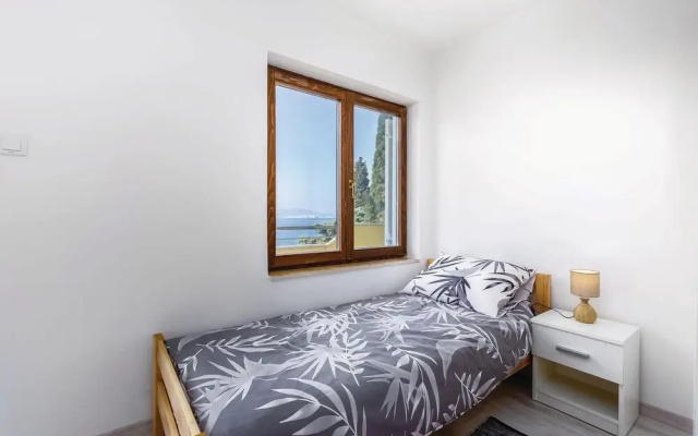 Beautiful Home in Smokvica With Wifi and 6 Bedrooms