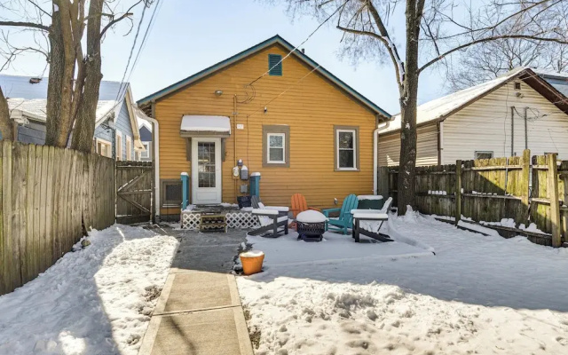 Retro-inspired Indy Home: Walk to Fountain Square!