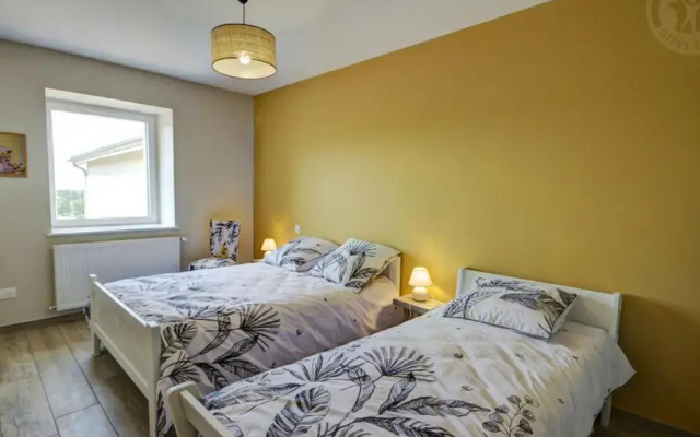 Gite Panissières, 3 pièces, 8 personnes - FR-1-496-215