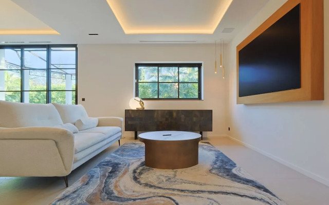 007 Villa Deva in Cannes