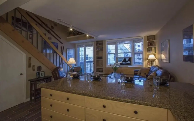 Columbia Place Condominium