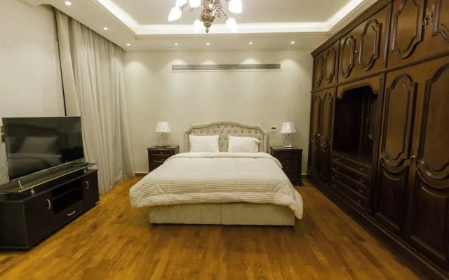 ALSAWAH Elite 5BR Retreat with Private Pool in Green Heights