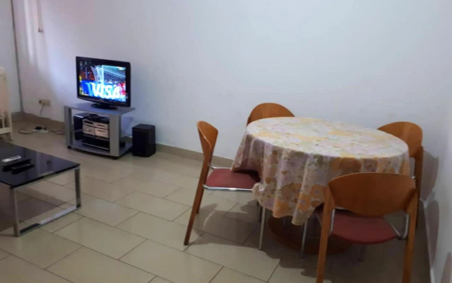 One bedroom appartement with balcony and wifi at Douala