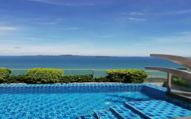 The Peak Towers sea view apartments, soi Kasetsin