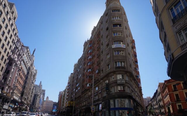 Отель MuchoMadrid Испания, Мадрид - отзывы, цены и фото номеров - забронировать отель MuchoMadrid онлайн вид на фасад