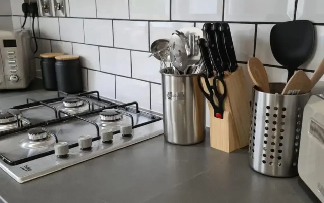 Morris Lodge, Southampton - 1 Bedroom, Free Wifi & Parking