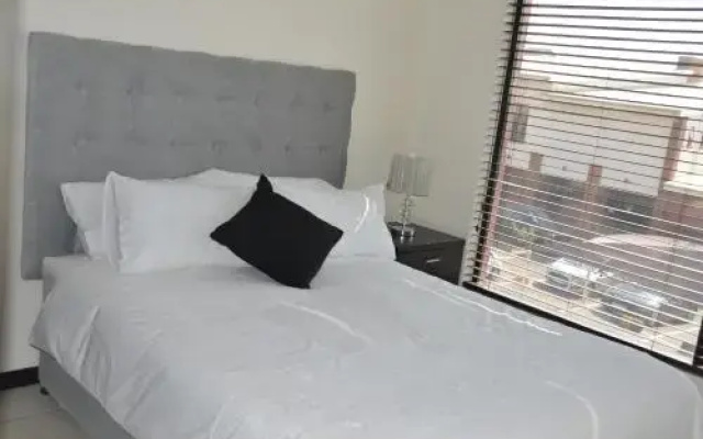 Strelitzia Apartment