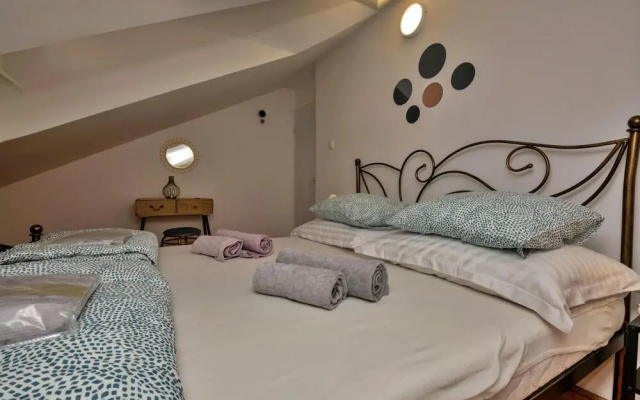 Beautiful Apartment in Makarska With Wifi and 2 Bedrooms