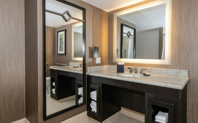 Sheraton Minneapolis West Hotel