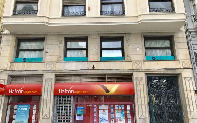 Отель B&B Hi Valencia Boutique вид на фасад