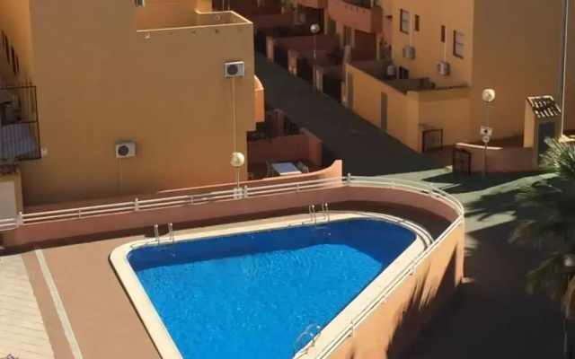 Apt - Sleeps 4 - Balcony - Communal Pool