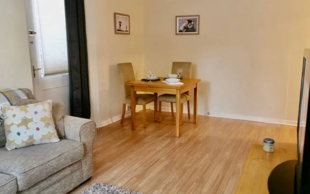 Central 1 Bedroom Stokes Croft Flat With Parking