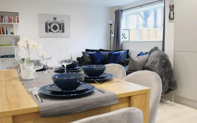 Low Cost, 4 Bed with Parking & Large Garden 07