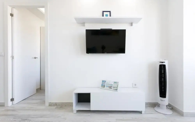 408 Enchanting Sea View Apartment, WiFi and Sea Front