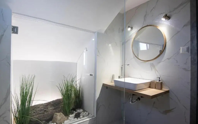 Georgianna's suite with private pool , 'greysuite'