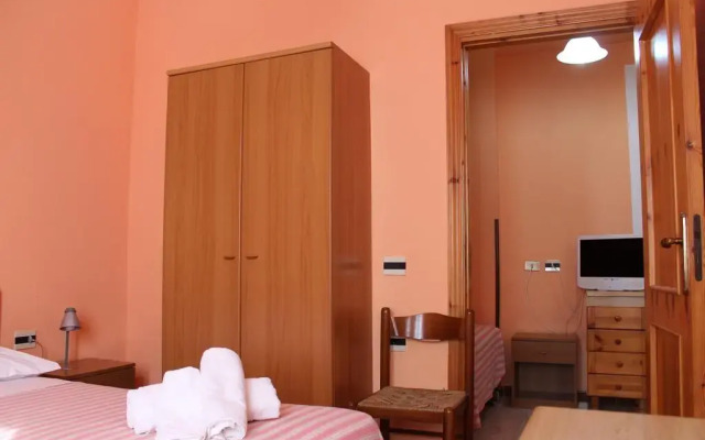 Jolly Residence