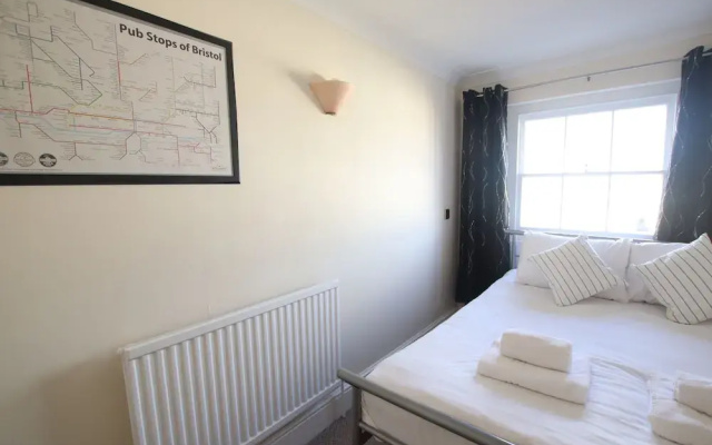 2 Bedroom Flat in Beautiful Clifton