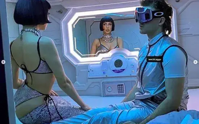 Space Night Capsule Hotel