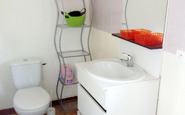 House With 2 Bedrooms in Épreville-en-lieuvin, With Enclosed Garden an