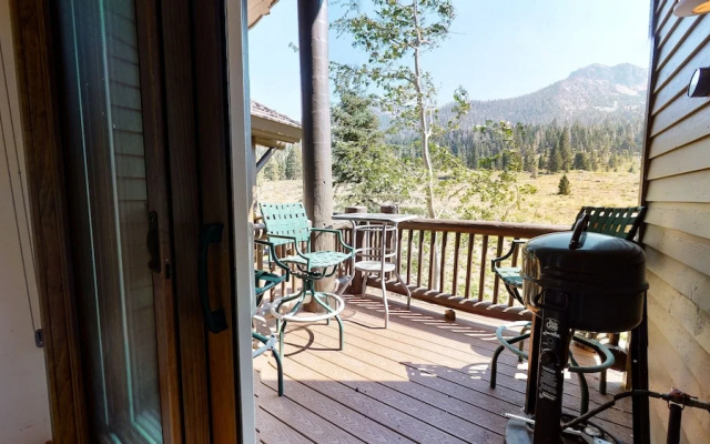 Snowcreek V 760 Pet-Friendly, Amazing Mountain Views, Private 2 Car Garage, Washer Dryer by RedAwning