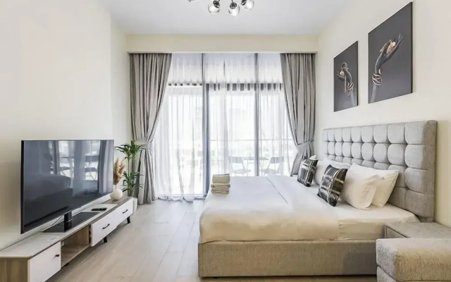 Relaxing Studio Retreat in Vibrant Meydan City,