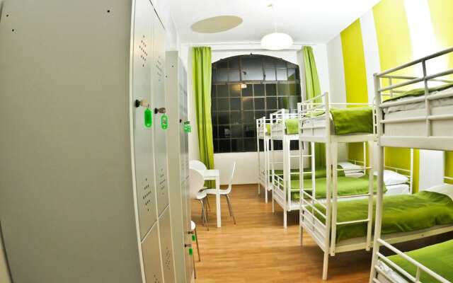Big City Hostel вид на фасад