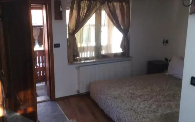The Old House 1980 Family Hotel
