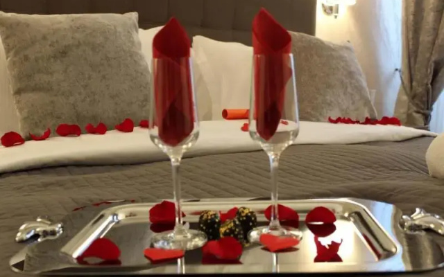 River Luxury Suites