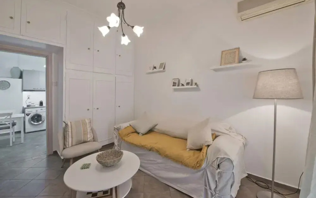 Irida With 1 Bedrooms and 1 Bathrooms