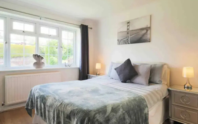 Inviting 7-bed House With sea Views in Hythe