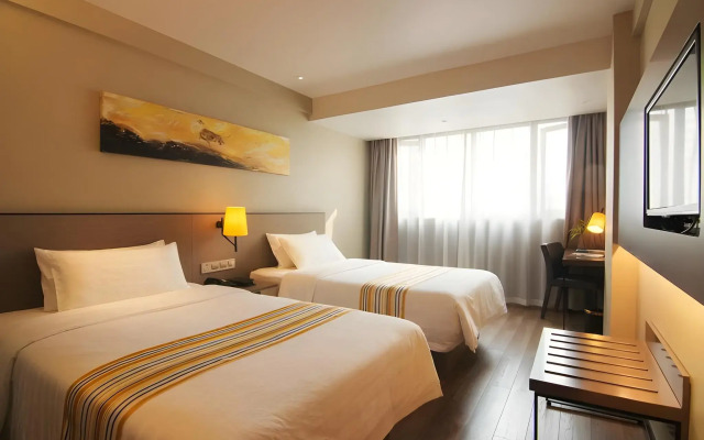 Home Inn Plus (Beijing Changping Government Street Metro Station)