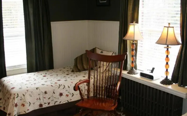 Williamsburg Manor B&B